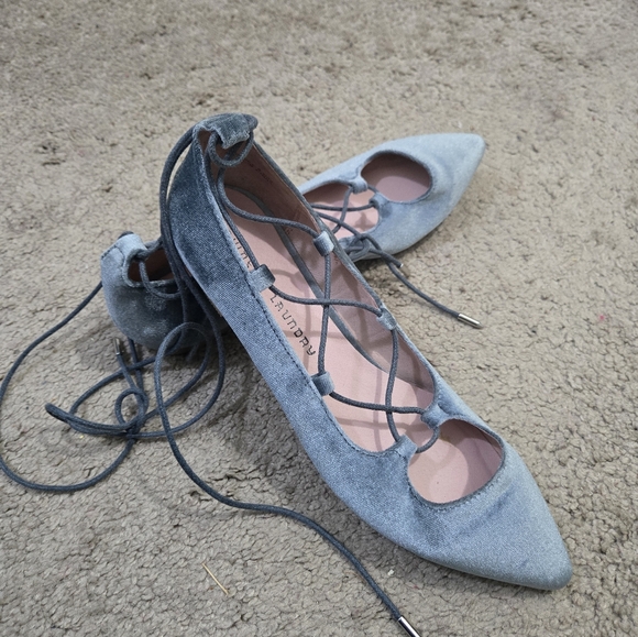 Women Shoes - Picture 2 of 8